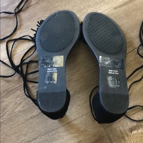 Black tassel sandals w/ gladiator wrap straps Sz 7 - Picture 3 of 4